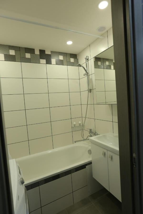 Comfy 2 Room Apartment - Free Parking - 350Mbps Wifi - Netflix Kaunas Exteriör bild