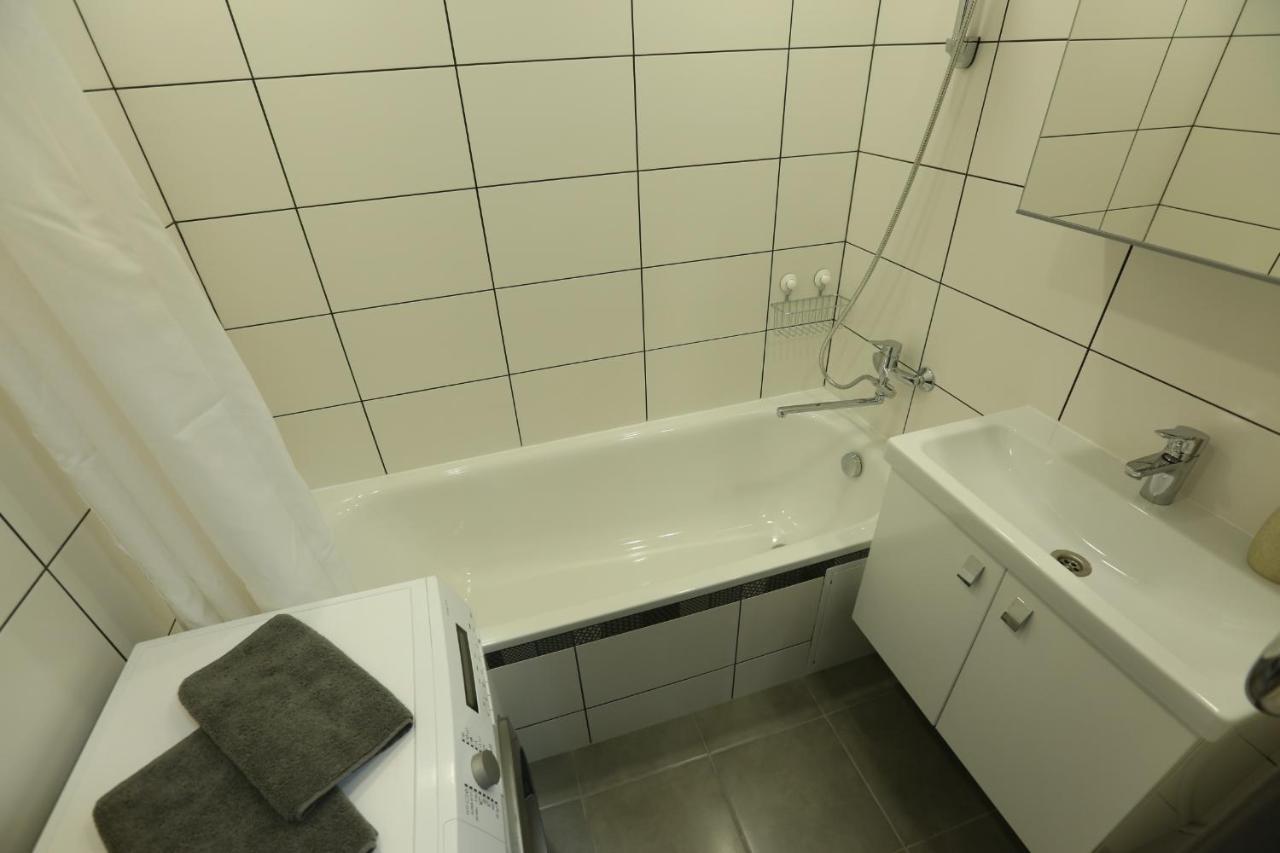 Comfy 2 Room Apartment - Free Parking - 350Mbps Wifi - Netflix Kaunas Exteriör bild
